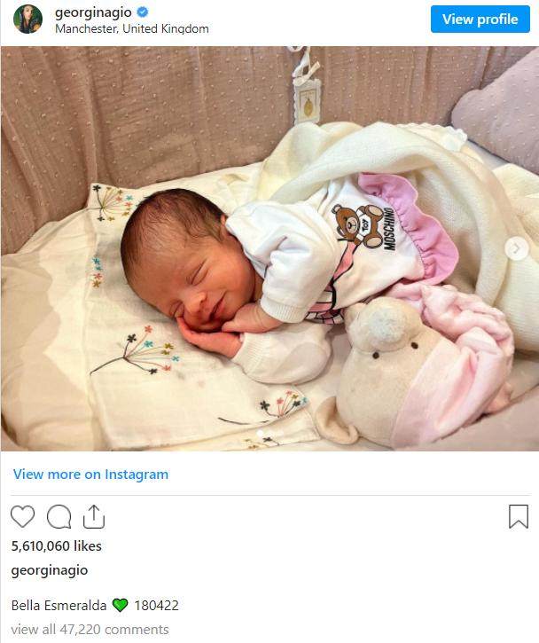 柠檬直播网址-C罗新出生女儿名字已经起好 叫贝拉·艾丝美拉达!